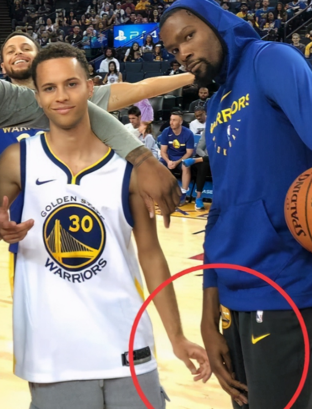 NBA总决赛G5决胜局，库里加冕三分王助勇士夺冠